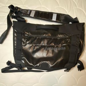 Patagonia Black Hole Messenger Bag